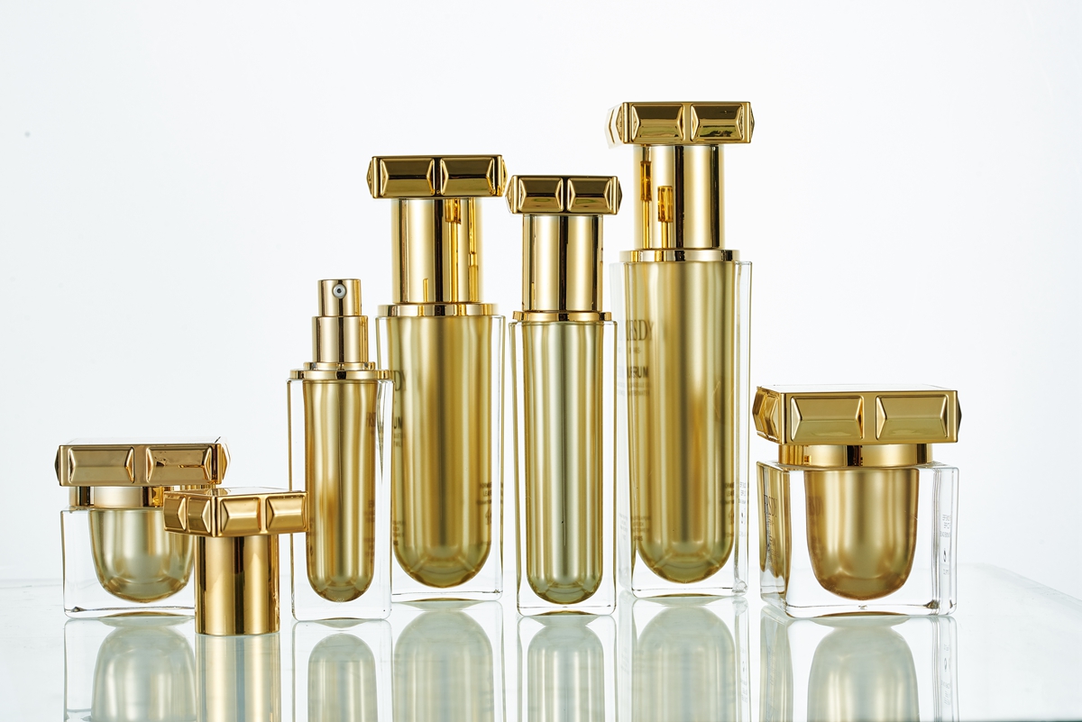 	Toner, cream, serum bottle