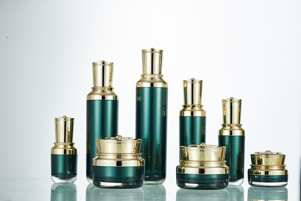 	Toner, cream, serum bottle